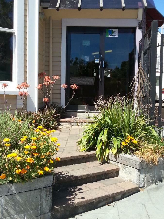 Foley Towers Bbh Albergue Christchurch Exterior foto
